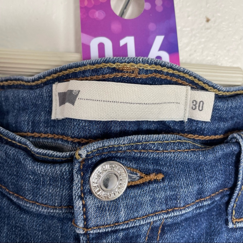 Women’s Levi’s Blue Shorts Size: 30 - Picture 4 of 8